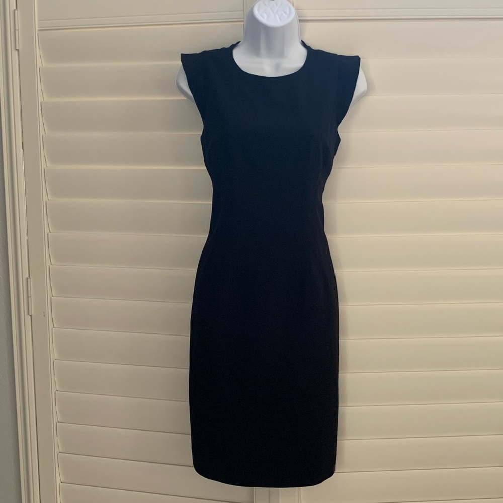 Tahari Sleeveless dress- Black Size 4